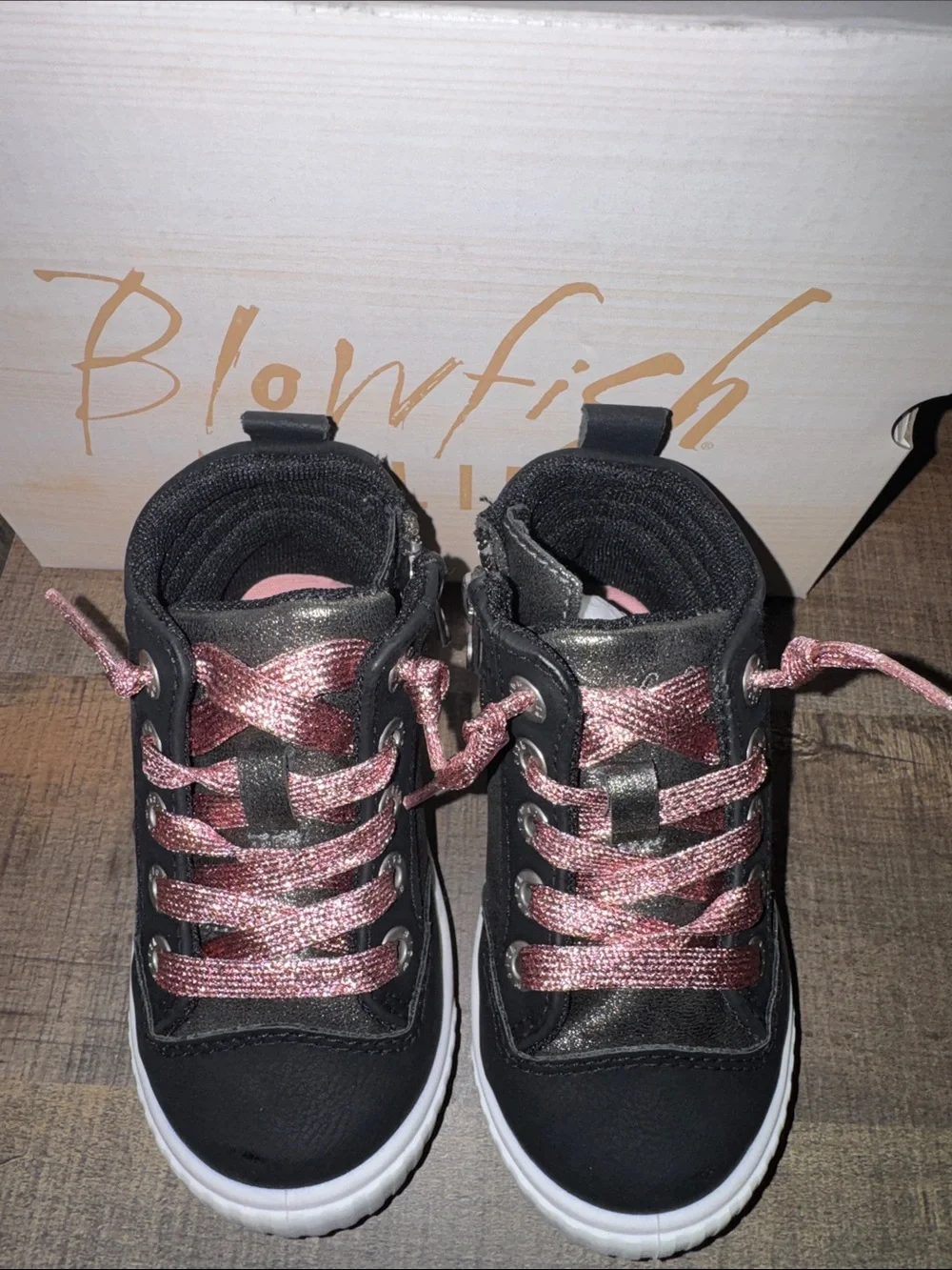 BLOWFISH MALIBU  High-Top Sneakers‎ with Pink Metallic Stars